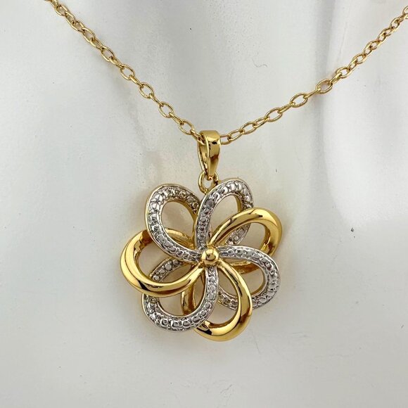 Pretty Two Tone Flower Pendant Necklace 22kt Gold Overlay - Picture 3 of 10